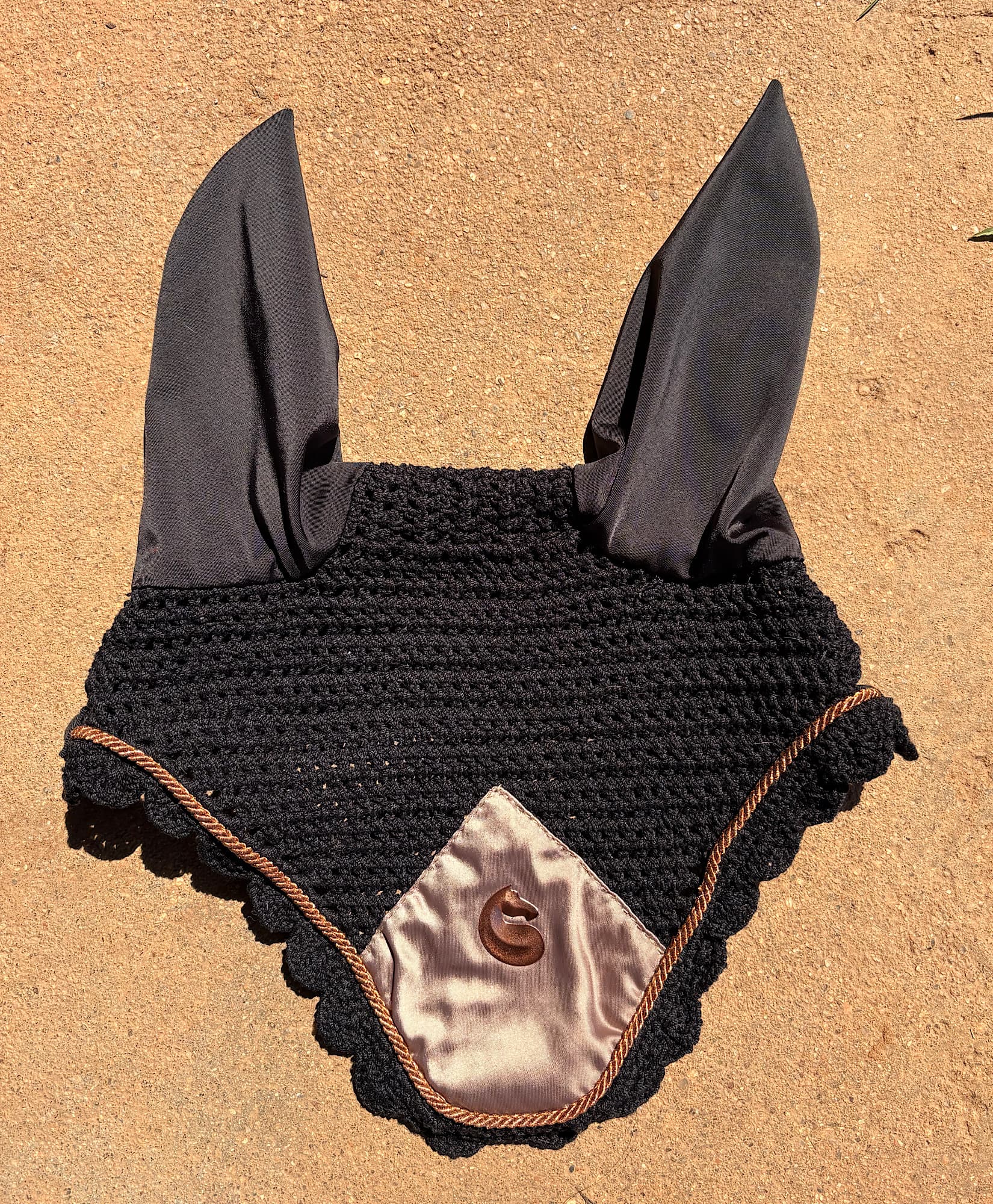 Equito milk chocolate full size bonnet — image 1