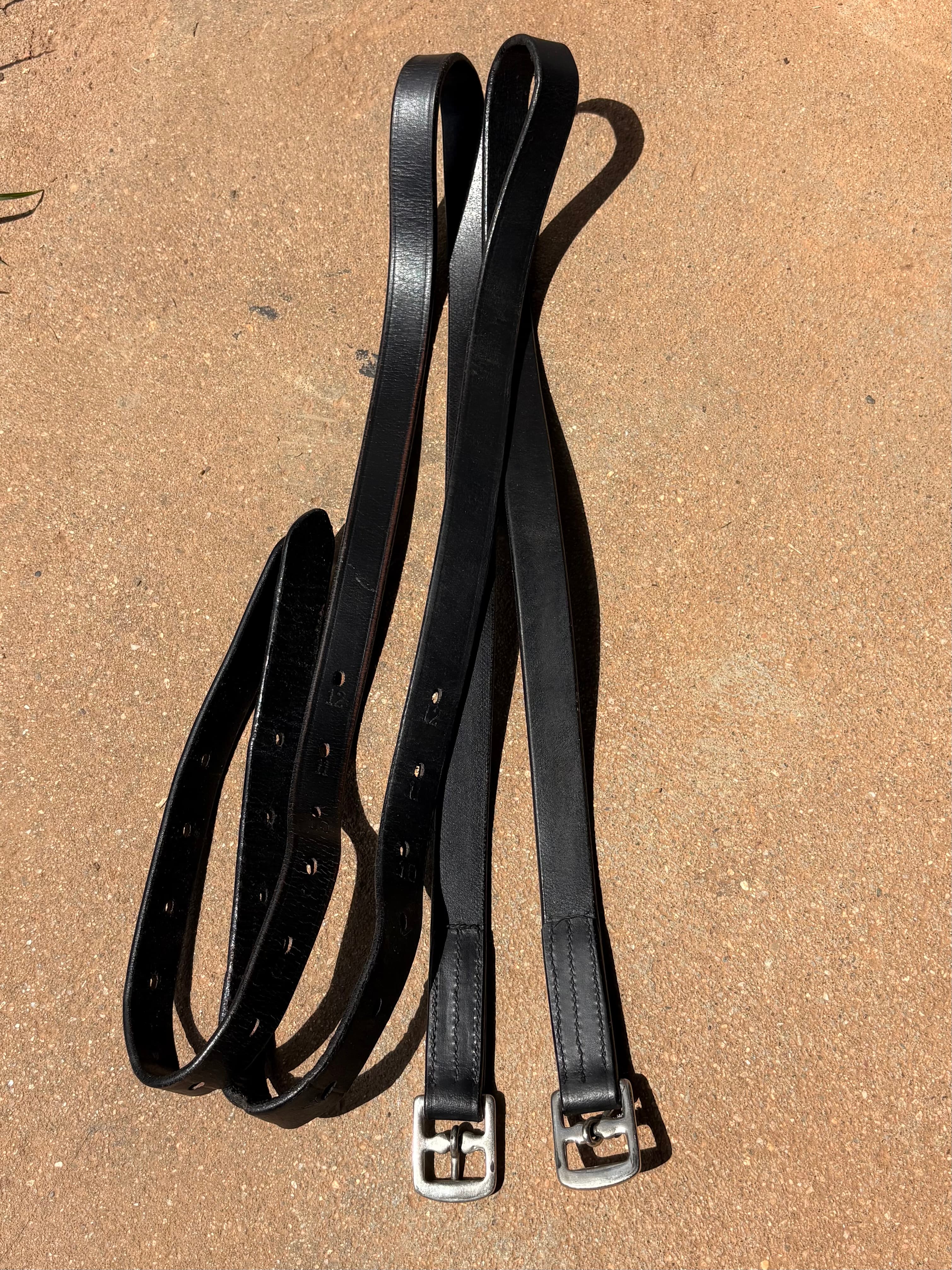 Black stirrup leathers - 32-45”