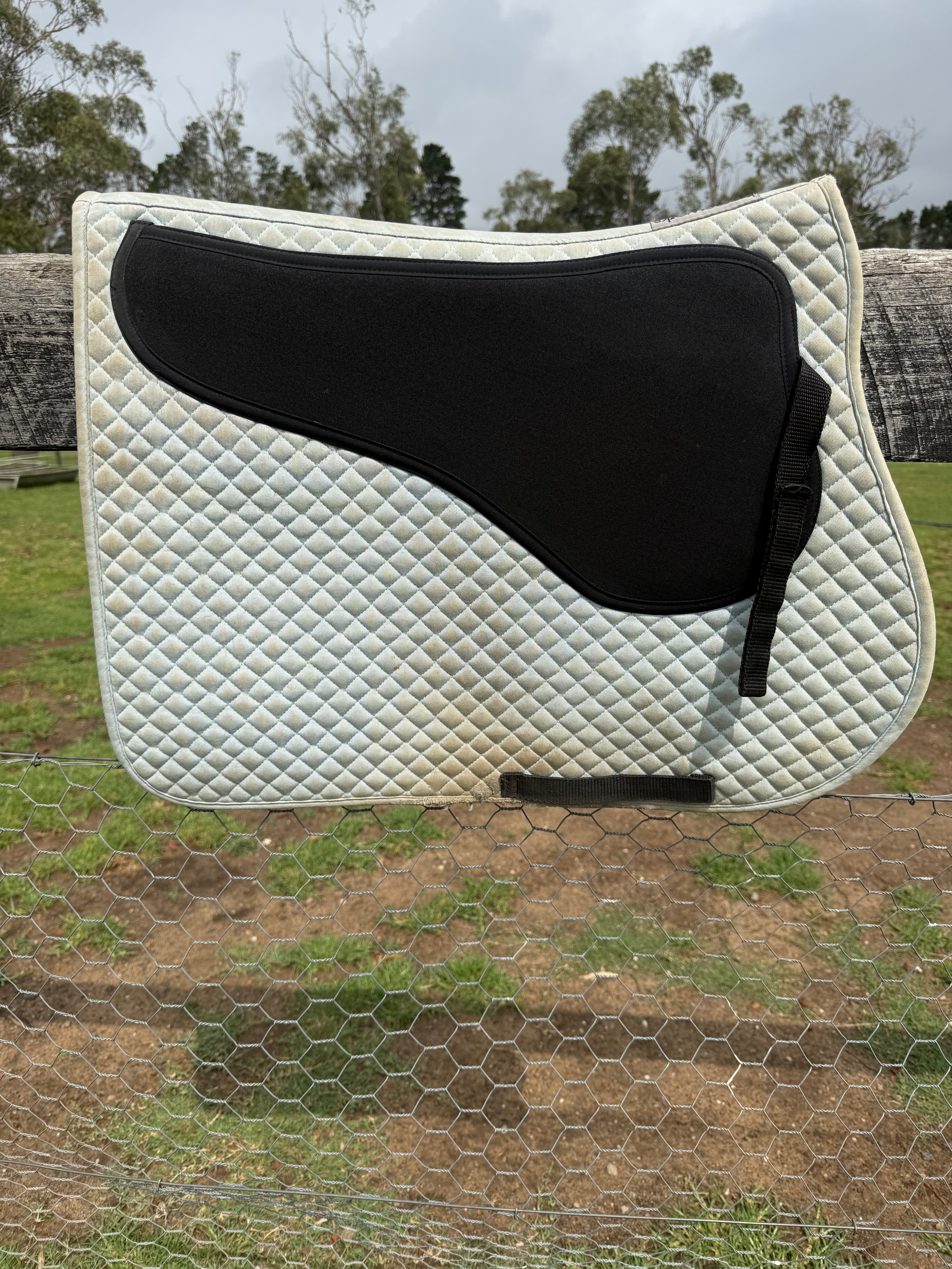 Pony/ cob saddle pad with anti slip pad for saddle — image 1