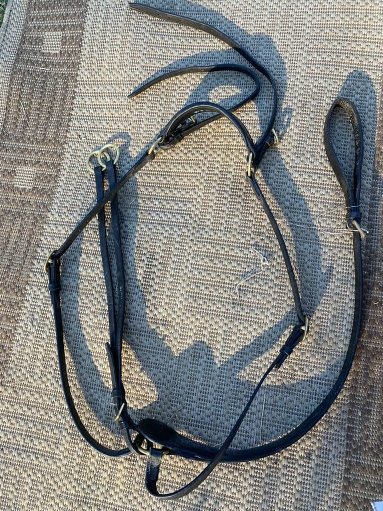 Collegiate Three Point Breastplate — image 1