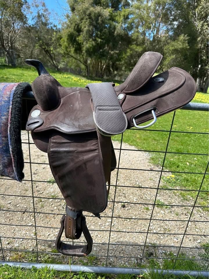 16inch Wintec Western Saddle — image 1