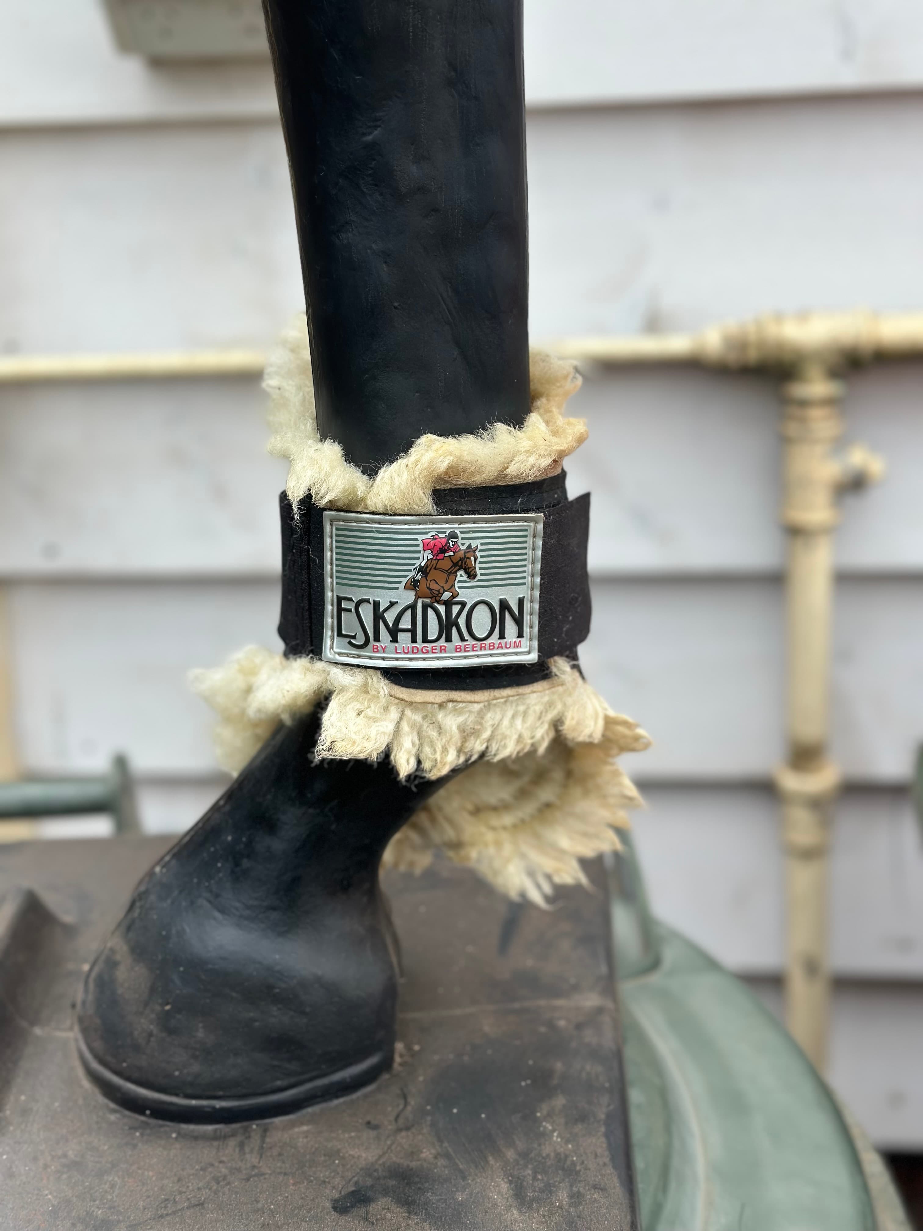 Eskadron Sheepskin lined fetlock boots — image 1