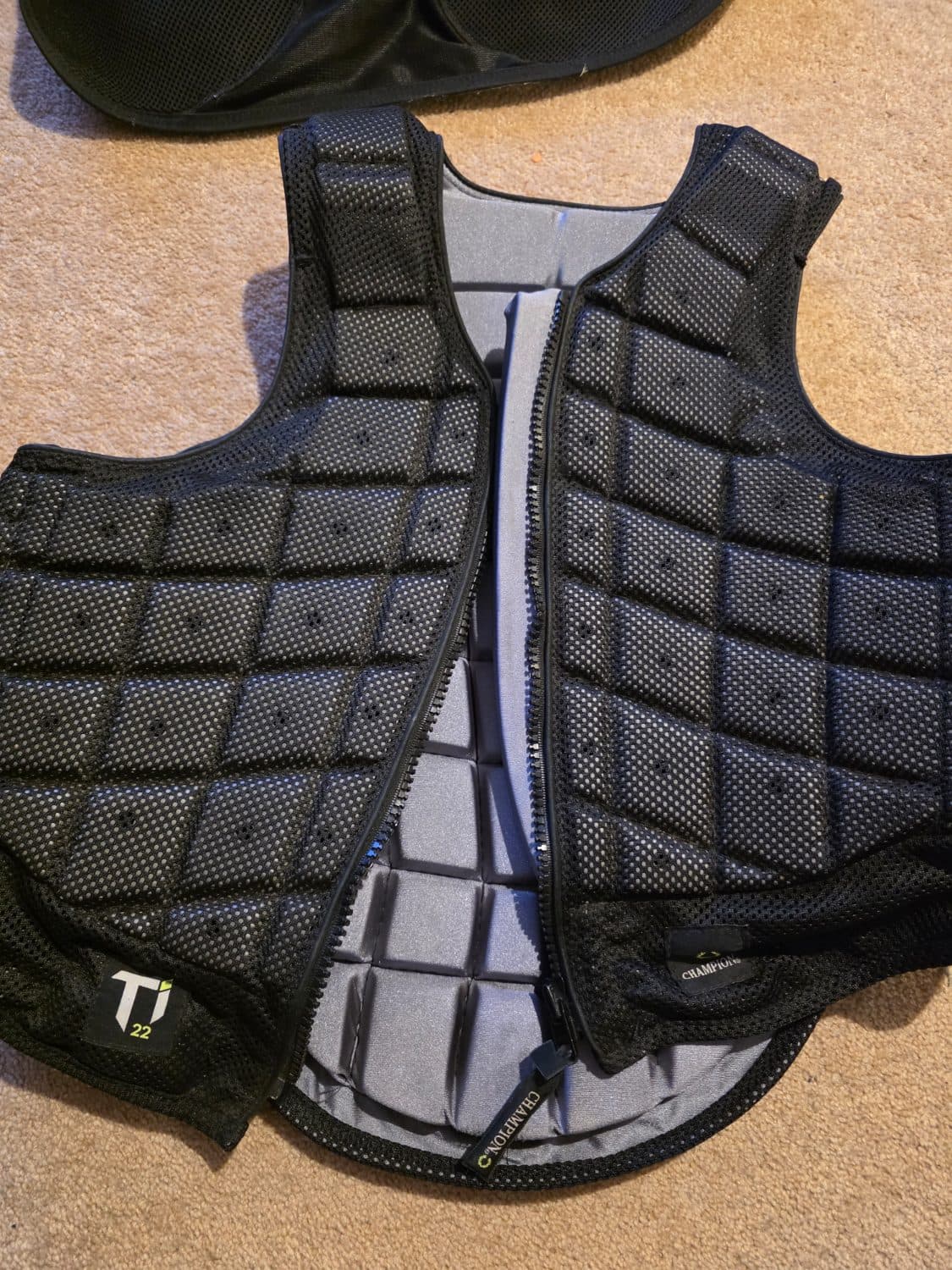 Champion ti22 saftey vest — image 1