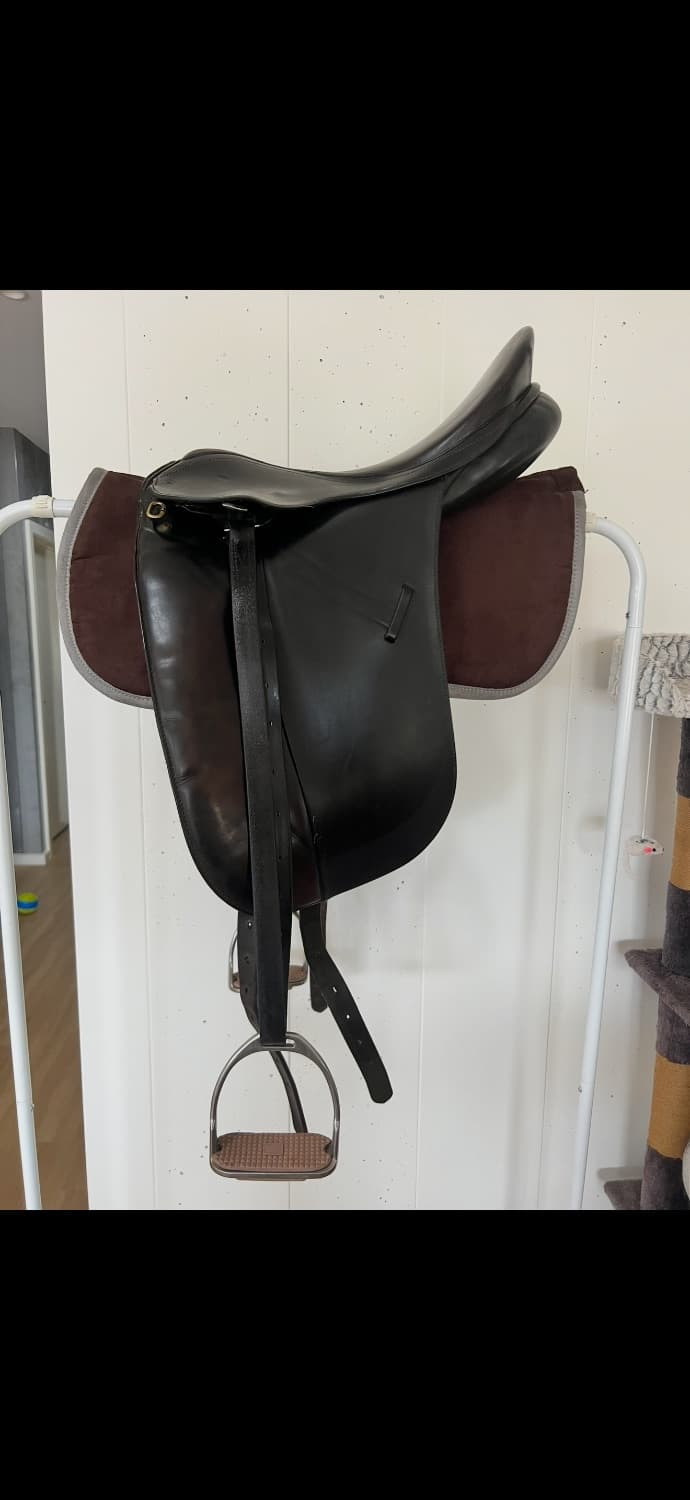 Bates Dressage/Show Saddle — image 1