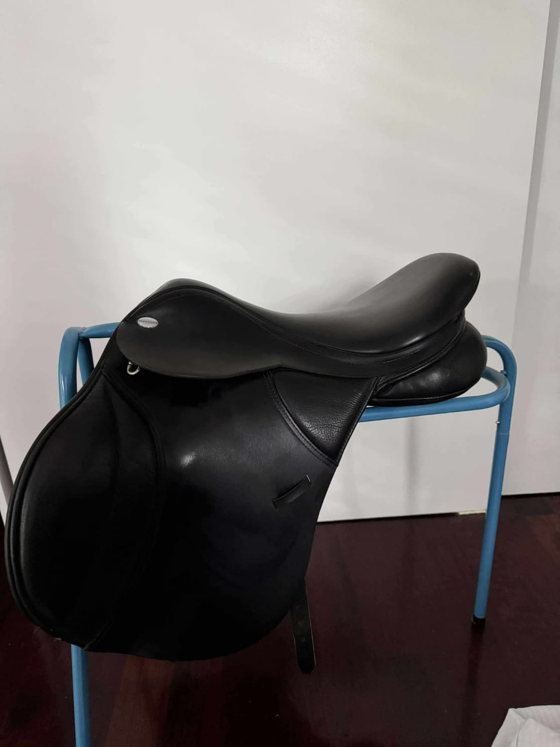Thorowgood T8 Jump Saddle 17.5” — image 1