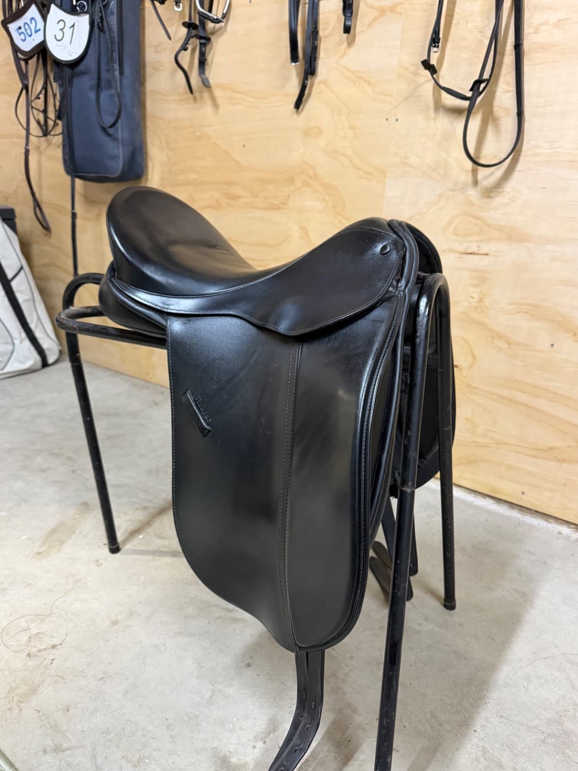 Windsor Sovereign Saddle Black 16inch