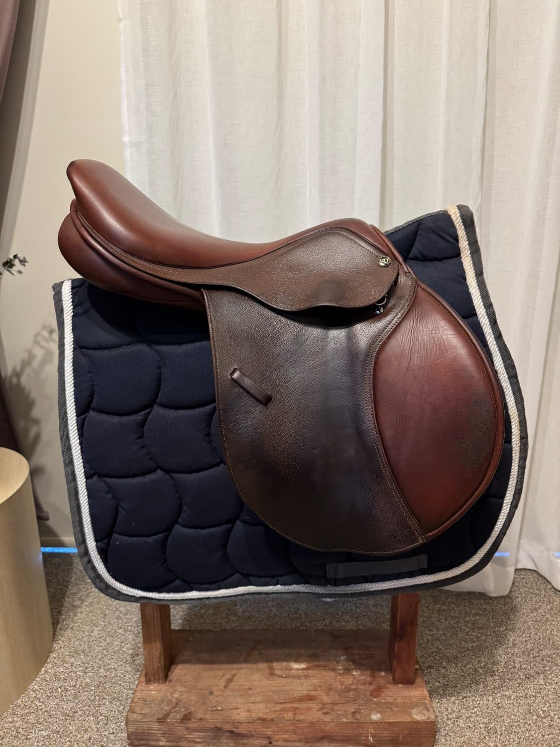 Trainers Jump Saddle - 17inch — image 1