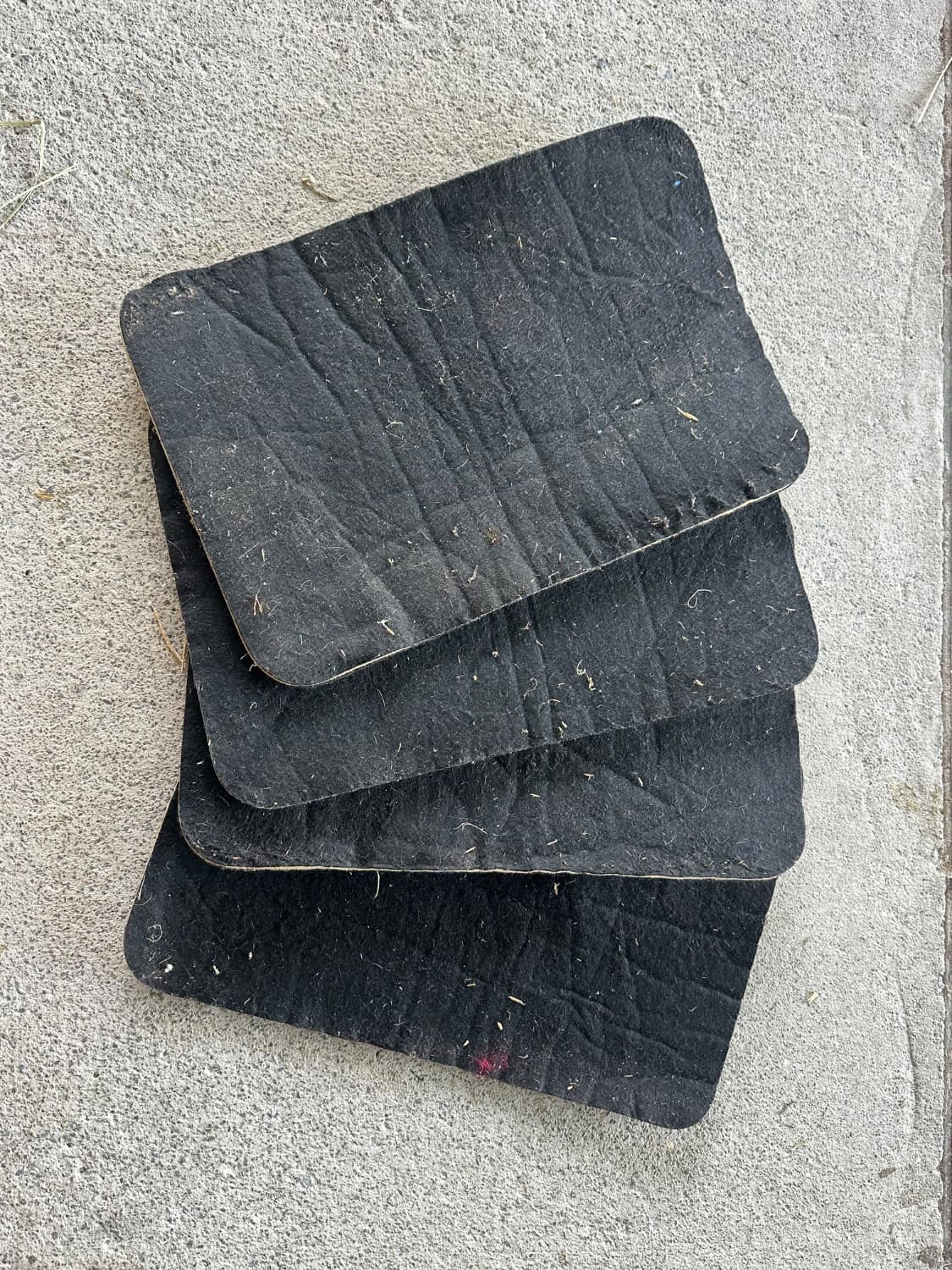Black bandage pads — image 1