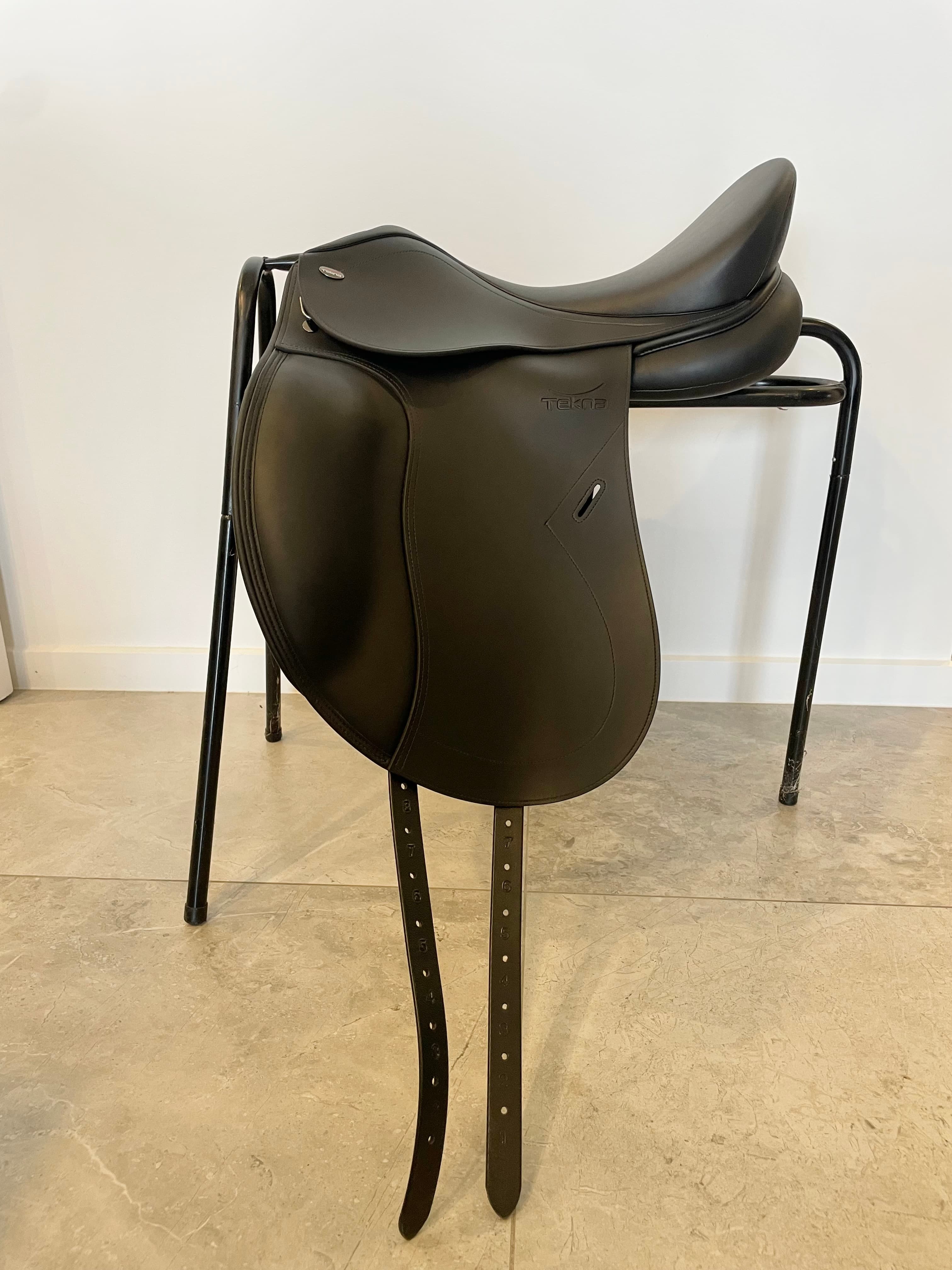 TEKNA S8 DRESSAGE SADDLE 17.5” — image 1