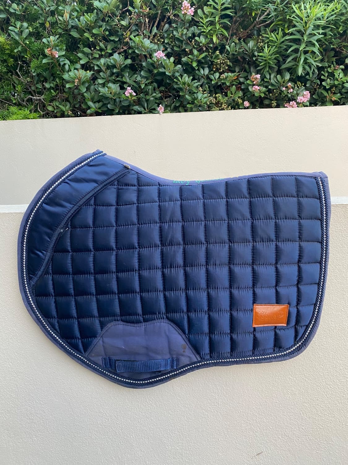 Delux satin LGE navy saddle pad — image 1