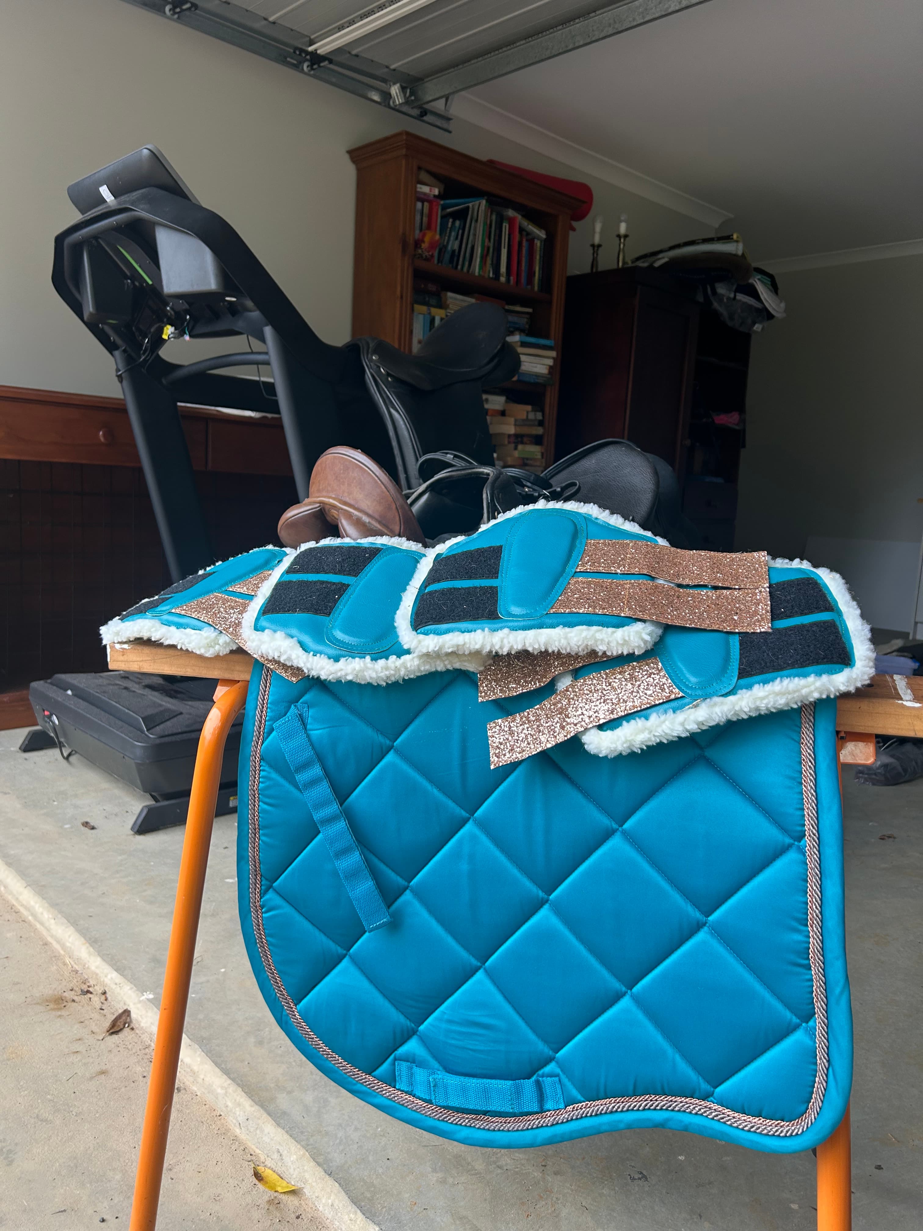 Grainge cob sized saddle pad and matching pony sized boots — image 1
