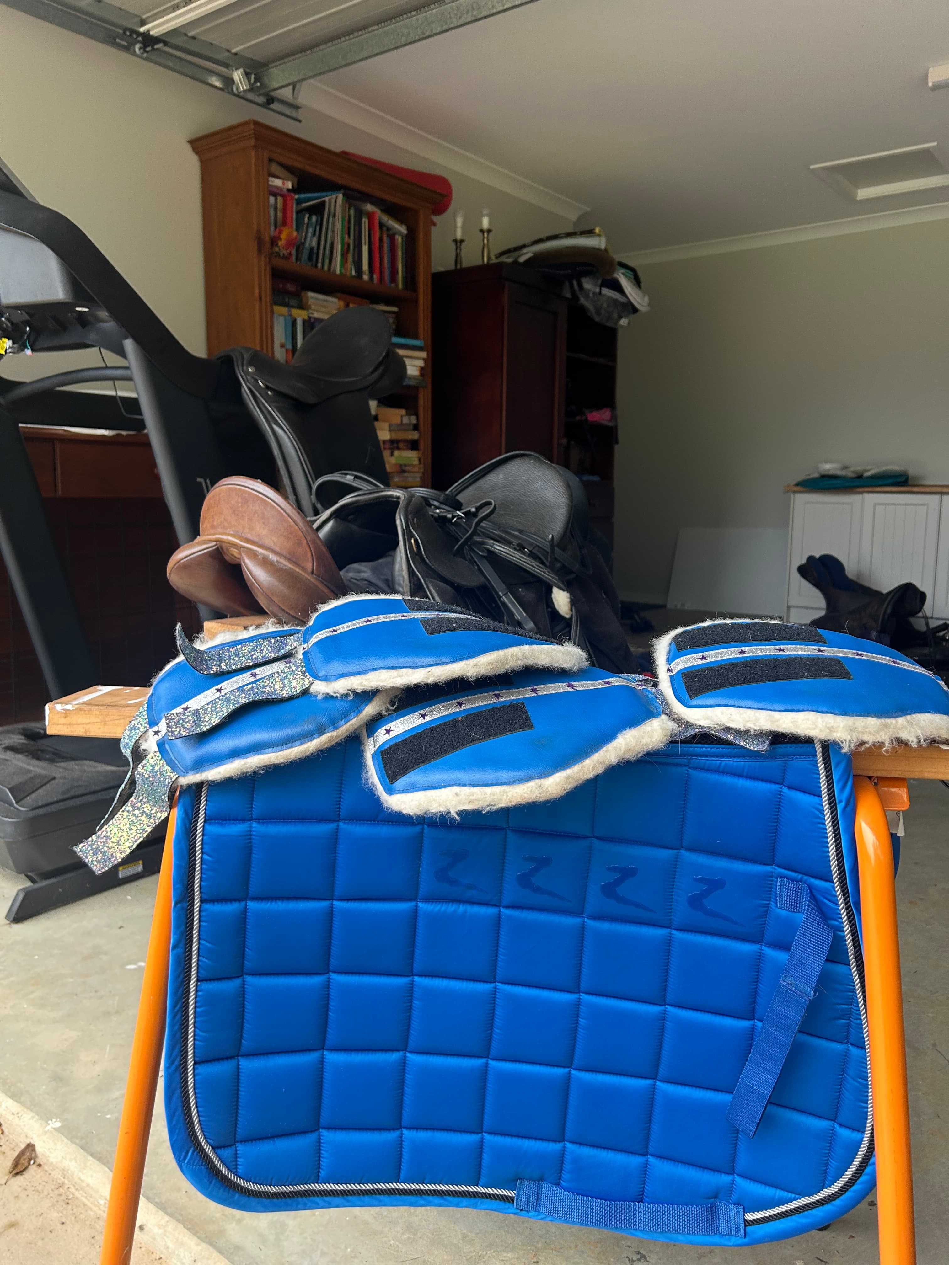 Blue Horze pony saddle pad and matching boots — image 1