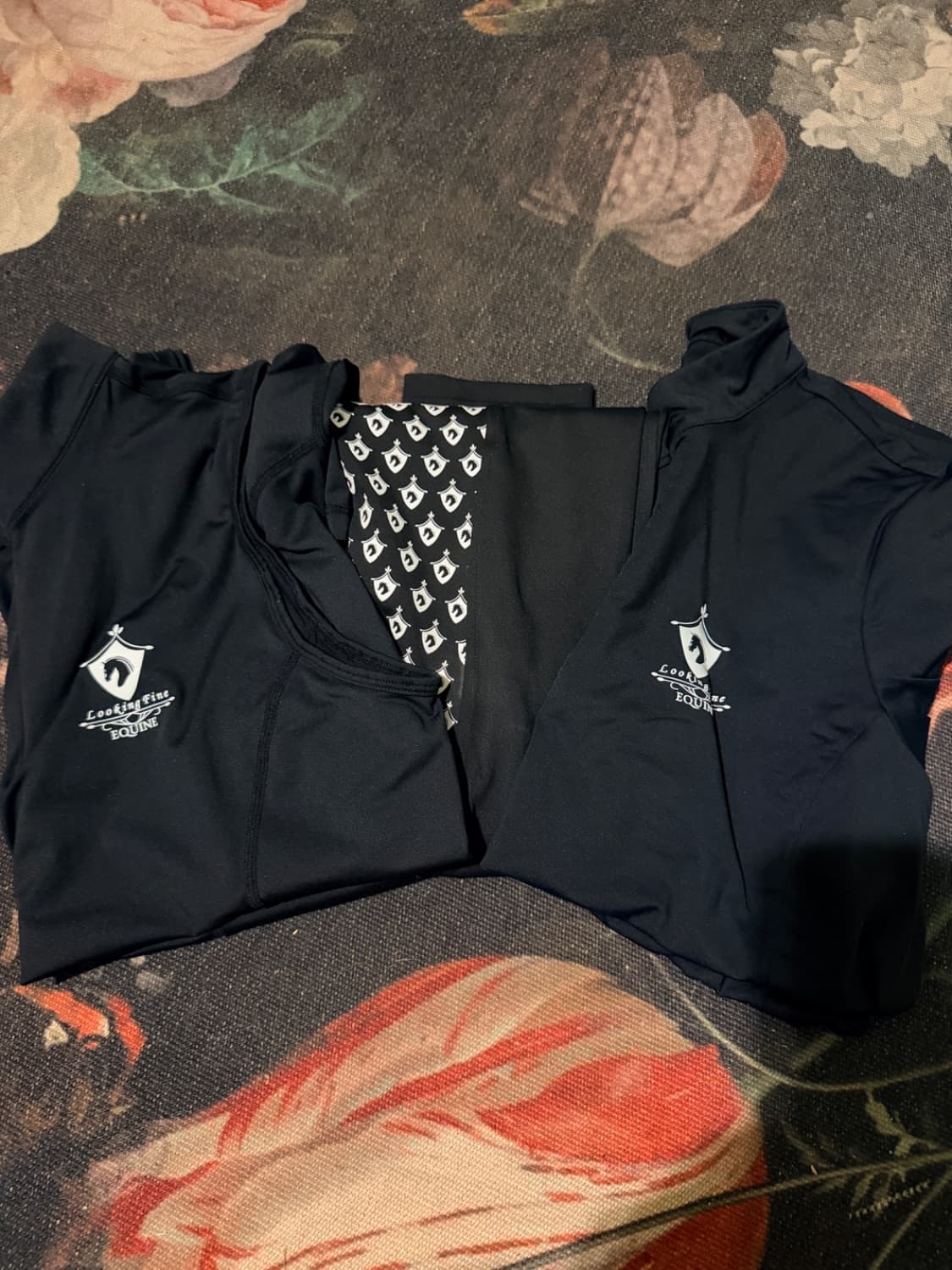 Looking fine Equine Set. Tights and 2 baselayers