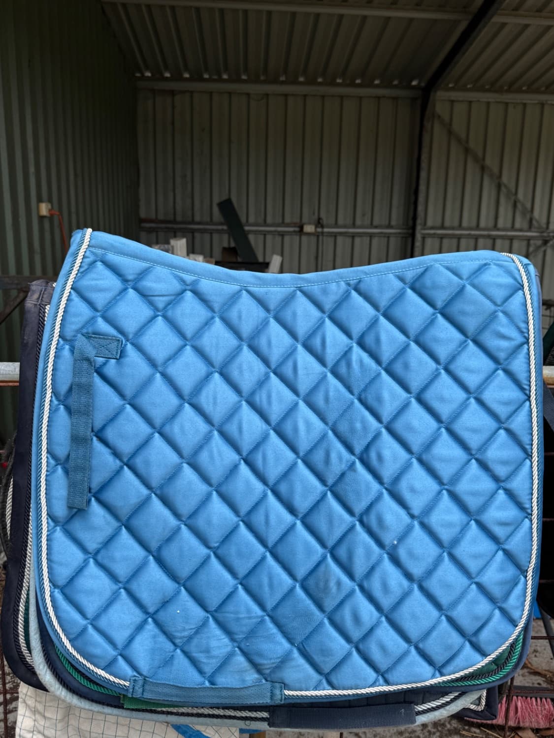 Dressage saddle pad