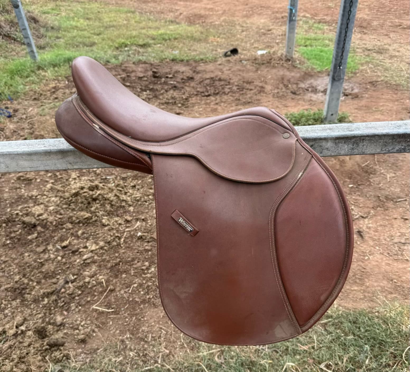 Wintec jump saddle — image 1