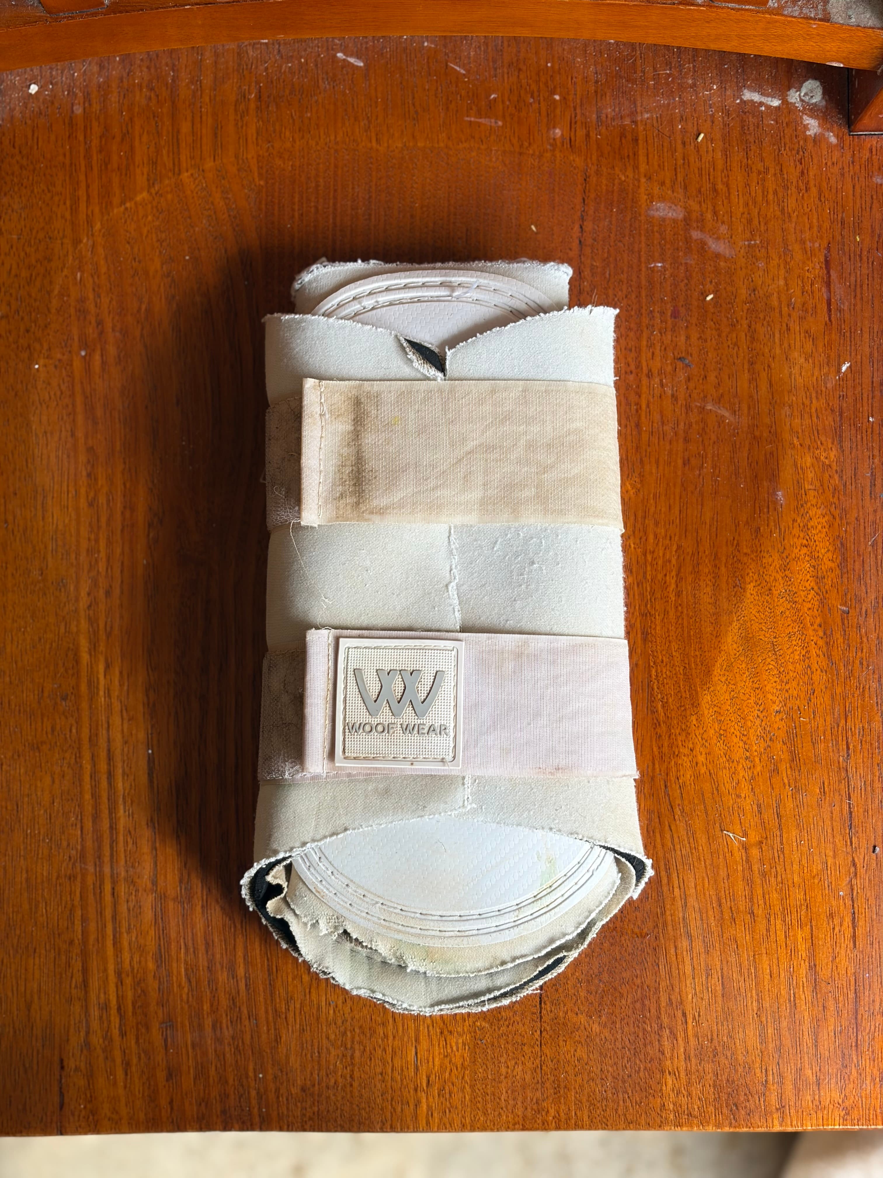 Woof wear white boots — image 1