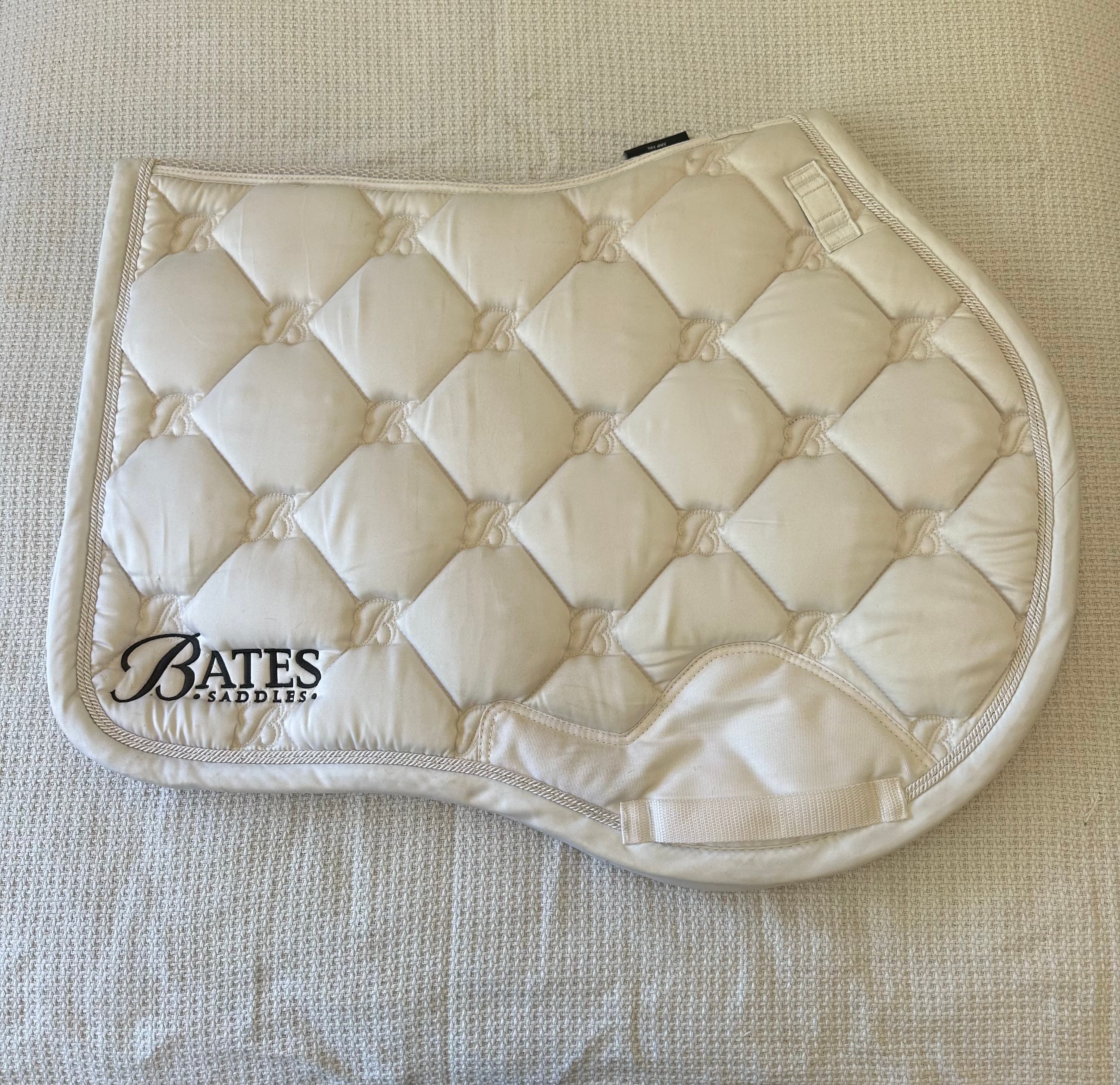 Bates white showjumping saddle pad — image 1