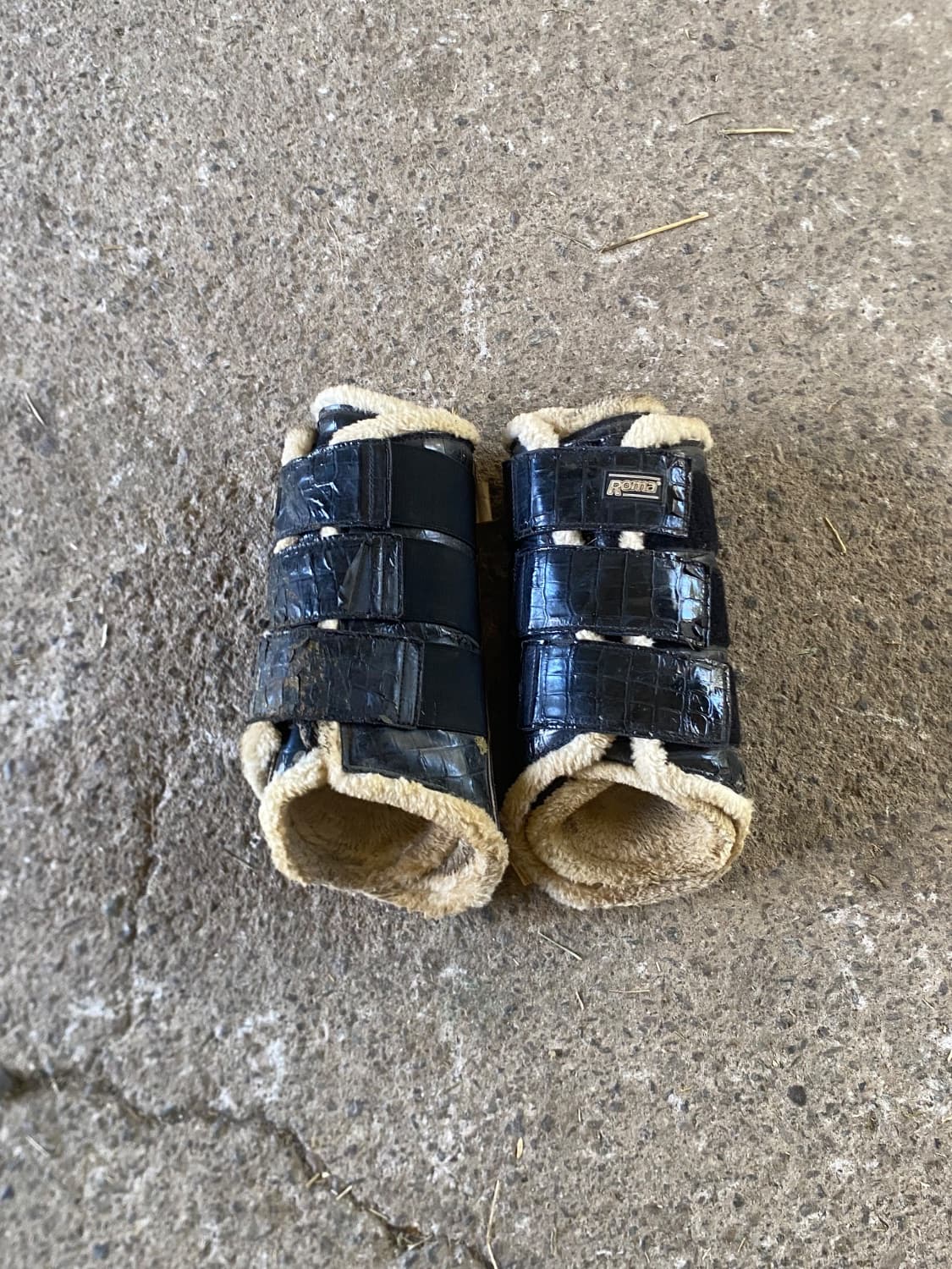 Fleece Brushing boots size full — image 1