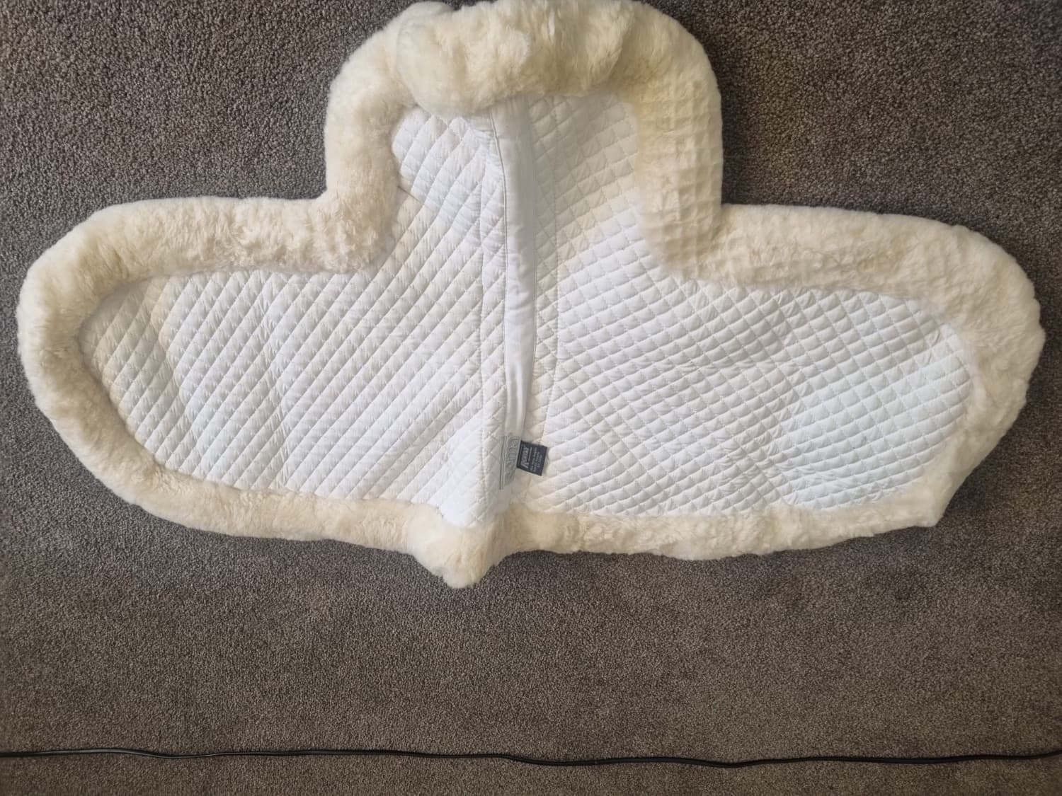 White roma sheepskin saddle pad numnah — image 1